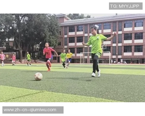 热爱运动的我每天都在追逐梦想的绿茵场上踢足球